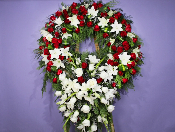 Corona con Rosa Blanca y Rosa Roja