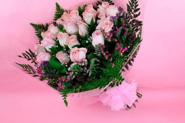 Bouquet Con 24 Rosas Y Follaje