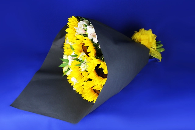 Ramo de 10 Girasoles con alstromeria